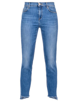 Jeans modello aderente con fondo asimmetrico