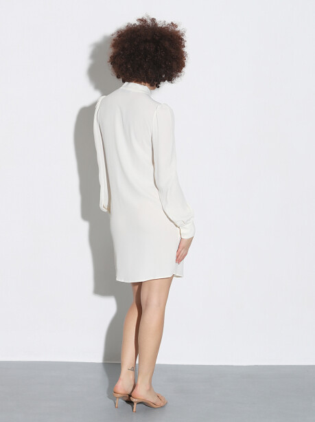 Minidress with puff sleeves - 6