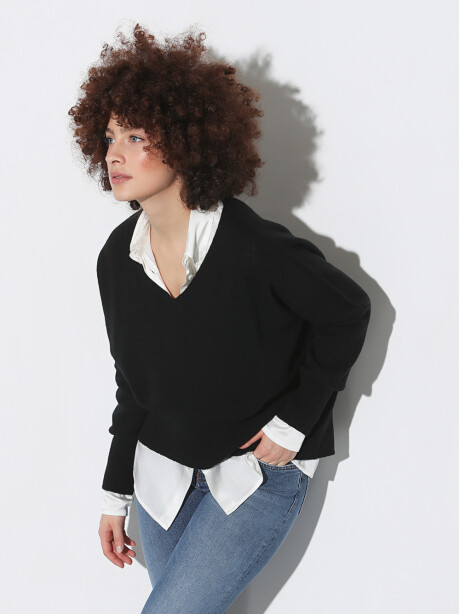 Box model V-neck sweater - 3