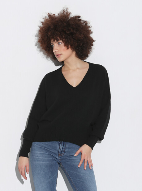 Box model V-neck sweater - 5