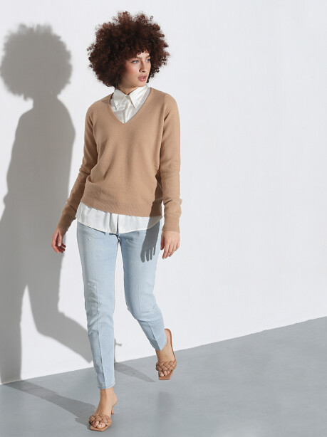 V-neck sweater in mixed wool and cashmere - 4