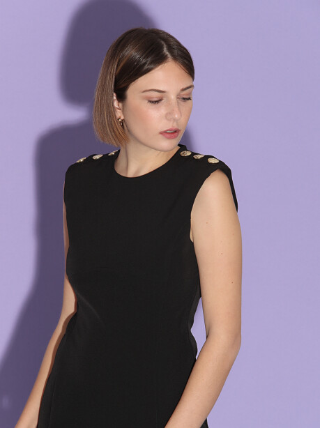 Sheath dress with golden buttons - 4