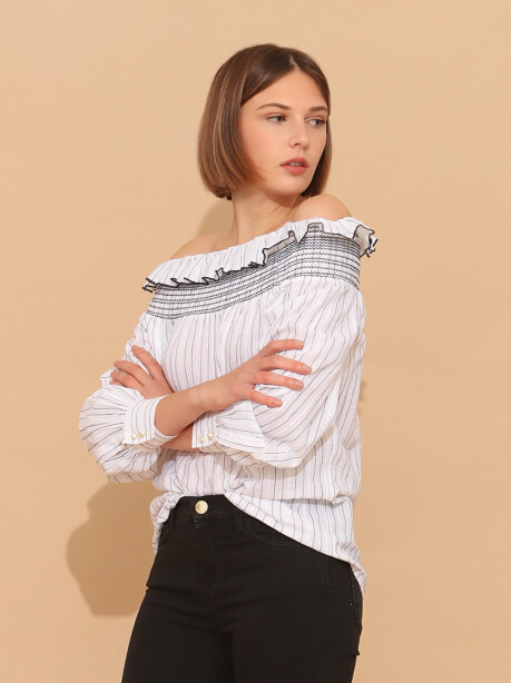 Off-shoulder striped blouse - 3