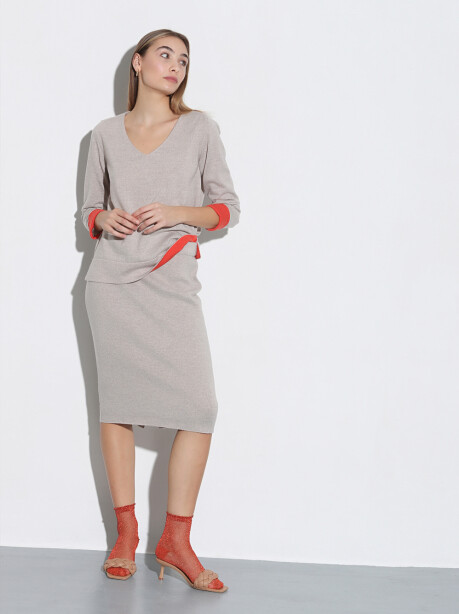 V-neck sweater with cuff in contrasting color - 4