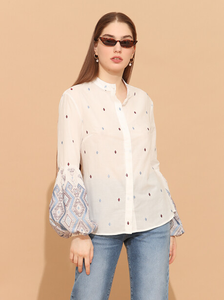 Camicia con decorazioni etniche - 3