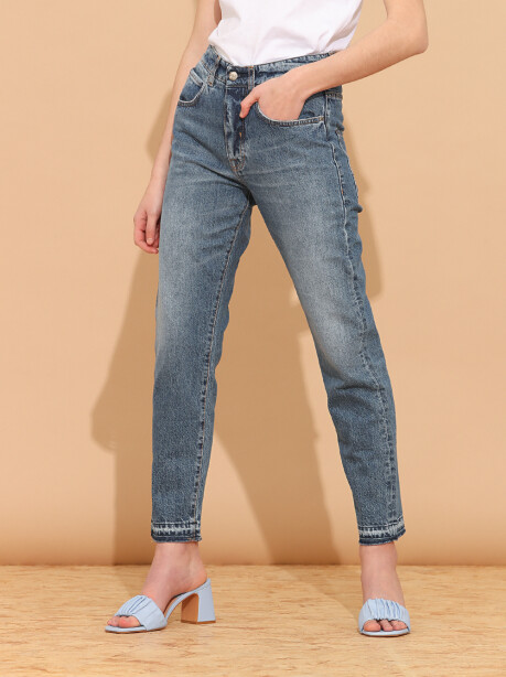 Manu Up five-pocket boyfriend jeans - 5