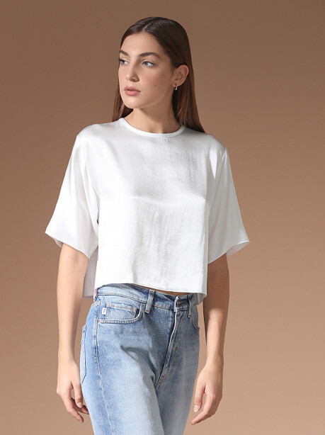 Blusa in satin con oblò posteriore - 5