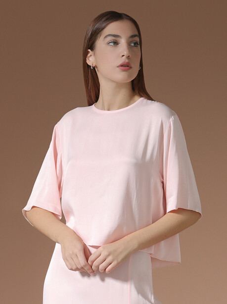 Blusa in satin con oblò posteriore - 3