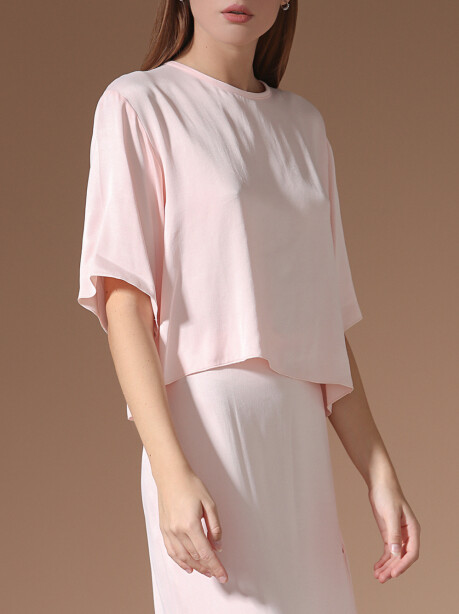 Blusa in satin con oblò posteriore - 6