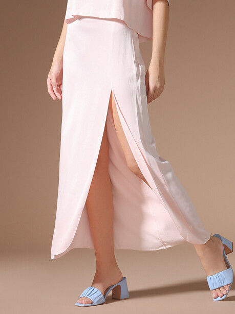 Satin skirt with slit - 3