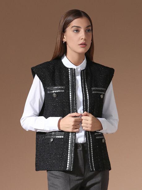 Vest with applications - 4