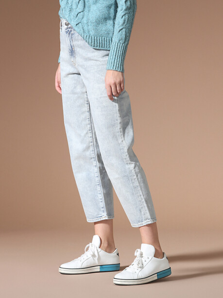 High-waisted straight leg jeans - 3