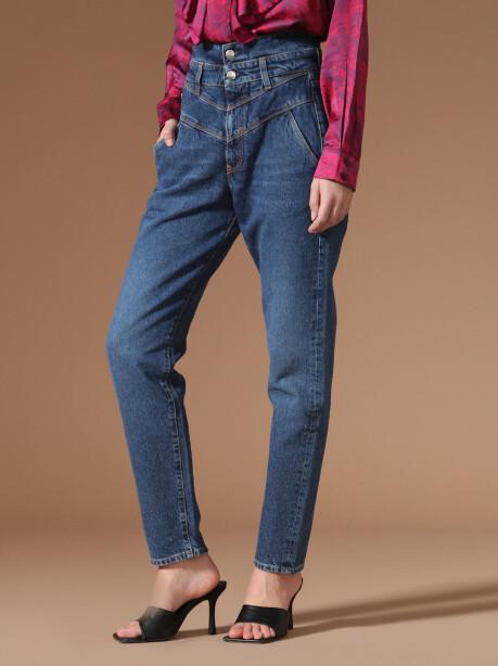 Mom-fit model denim with double belt - 3