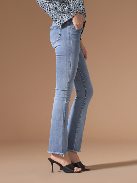 Jeans trombetta con frange - 3