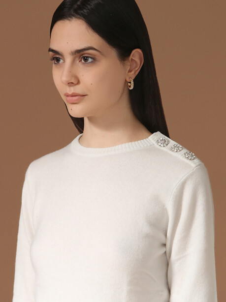 Cashmere sweater with jewel buttons on the shoulder - 2