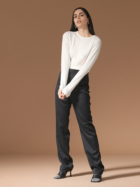 Cashmere sweater with jewel buttons on the shoulder - 5