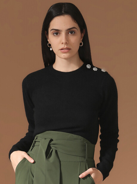 Cashmere sweater with jewel buttons on the shoulder - 4