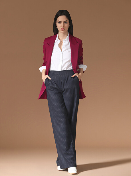 Four-button blazer with peak lapels - 2