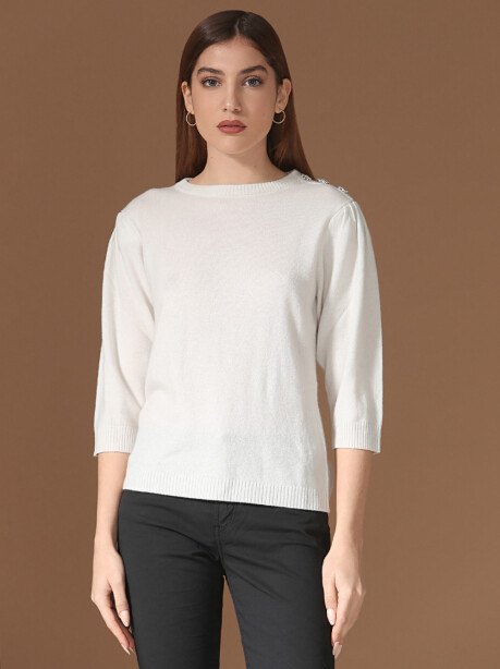 Cashmere sweater with jewel buttons - 3