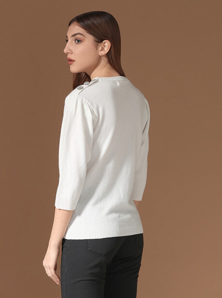 Cashmere sweater with jewel buttons - 4