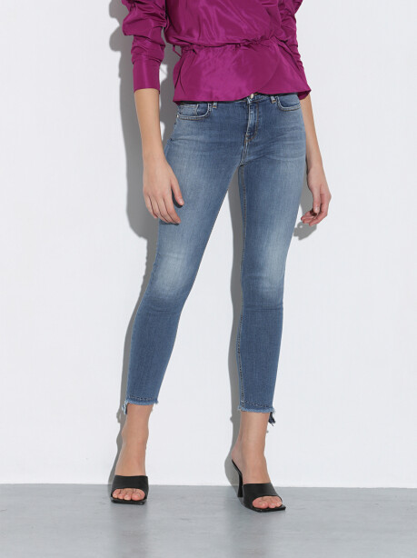 Fitted model jeans with asymmetrical bottom - 4