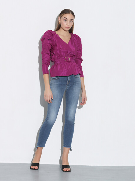 Fitted model jeans with asymmetrical bottom - 3
