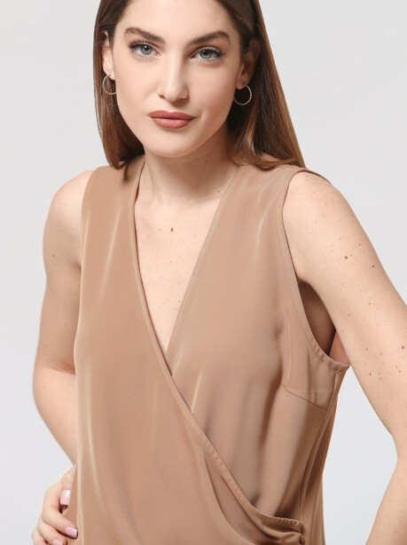 Crossover top in flowing crêpe - 1
