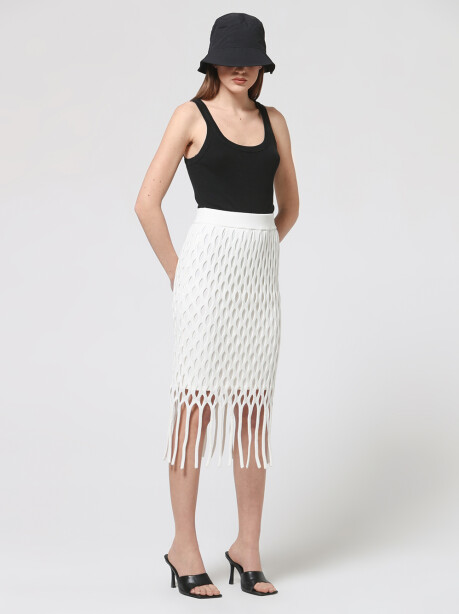 Perforated longuette with fringes - 4
