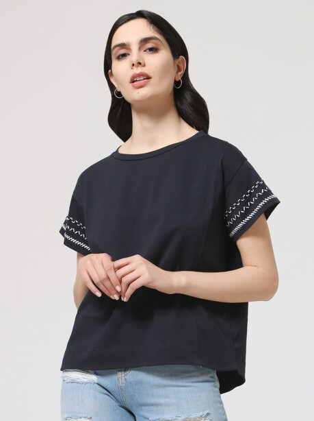 T-shirt in cotone con ricamo - 3