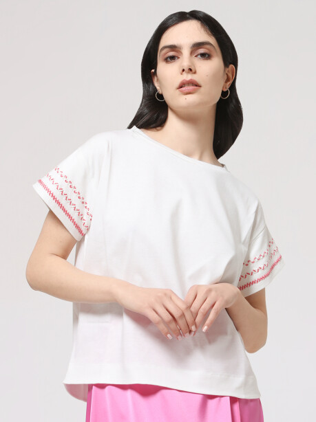 T-shirt in cotone con ricamo - 5