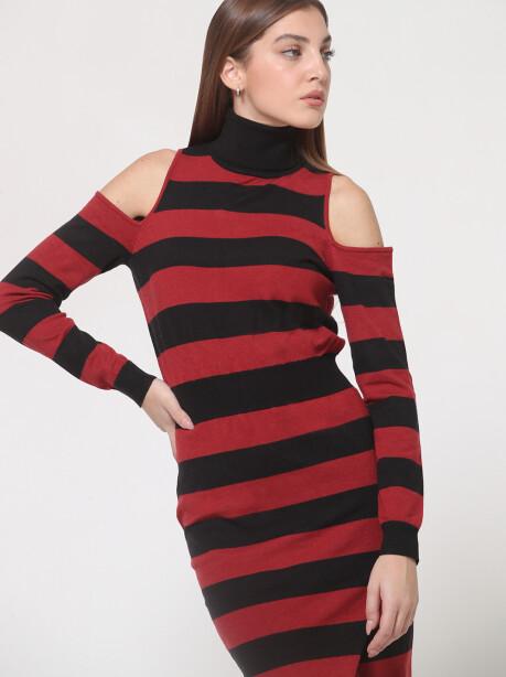 Knitted sheath dress with bare shoulders - 4