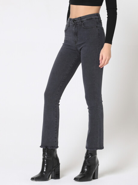 Mid-rise flare jeans in black denim - 3