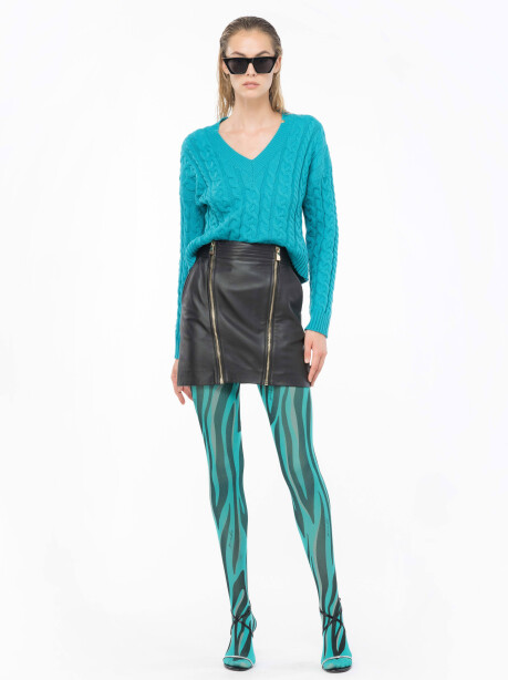 Boxy sweater with mix of cables - 5