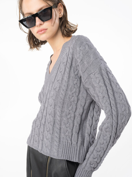Boxy sweater with mix of cables - 3