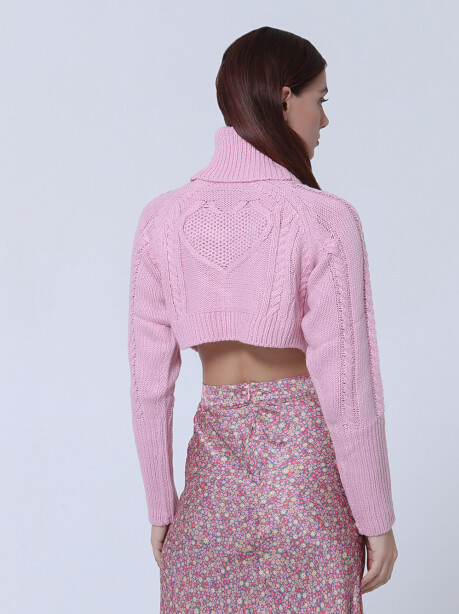Cropped sweater with heart-shaped cut out - 4