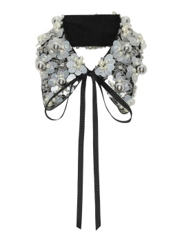 Collar with jewel applications and pearls