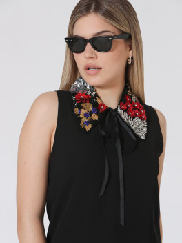 Collar with jewel applications, crystals and sequins - 3