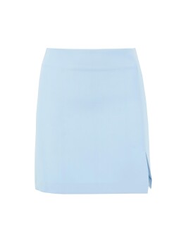 Fluid miniskirt with slit