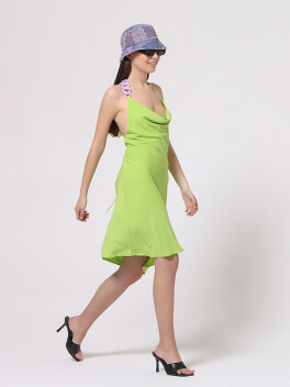 Vestito con dettaglio catena