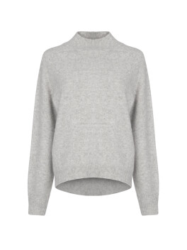 Oversize model sweater